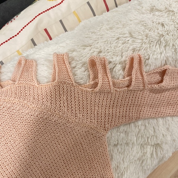 PRETTY IN PINK!!  NWT Miracle womens crew neck sweater with cut out sleeves. - Picture 7 of 7